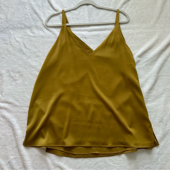 2/$30 Thyme Maternity Satin V-Neck Cami, Large - Picture 3 of 10